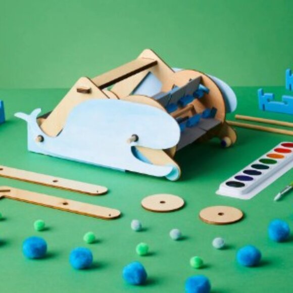 New Kiwi Crate Mechanical Sweeper - Picture 2 of 5